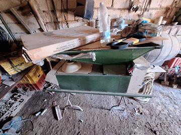 macchina per sgrappolare e macinare l'uva 