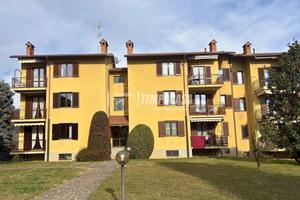 Ampio quadrilocale con doppi servizi, box e terraz