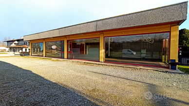 Negozio con magazzino