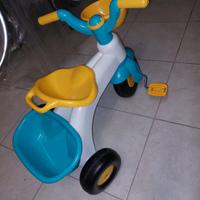 Triciclo a pedali