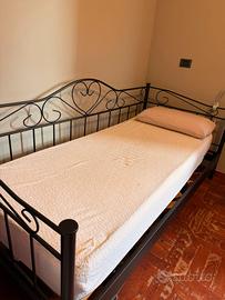 Letto 1 piazza a divanetto con materasso e doghe 