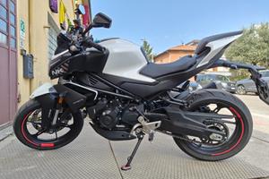 CFMoto 450 NK 2024 - 2.780 km Pari al nuovo
