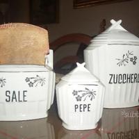 Portasale in ceramica da muro con zuccheriera