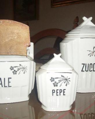 Portasale in ceramica da muro con zuccheriera