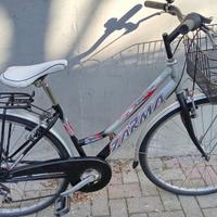 City bike Zarma unisex 28" con cestino e cambio