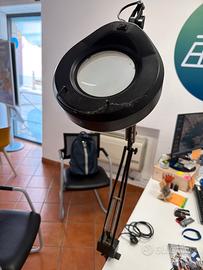 Lampada con lente ingrandimento