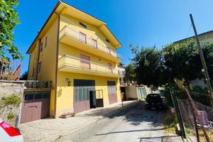 Villa di 396 m² con più di 5 locali e box auto dop