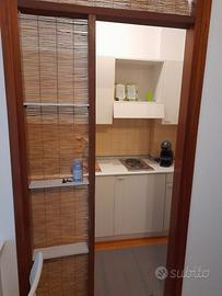 CUCINA CON ELETTRODOMESTICI