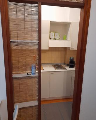 CUCINA CON ELETTRODOMESTICI
