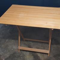 Tavolo in legno richiudibile salvaspazio
