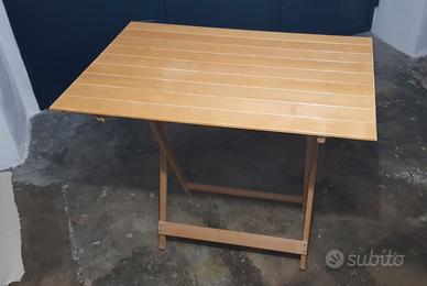 Tavolo in legno richiudibile salvaspazio