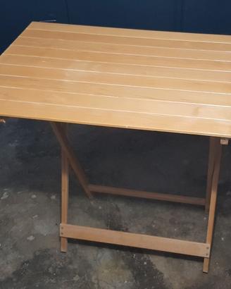 Tavolo in legno richiudibile salvaspazio
