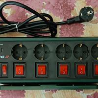 Lampada con prese per banco da lavoro – Nuova