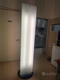 insegna/totem illuminato