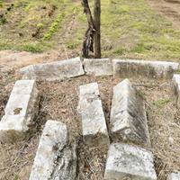 portale antico in pietra