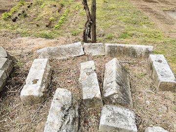 portale antico in pietra