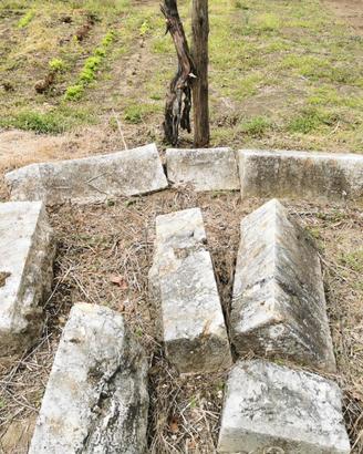 portale antico in pietra