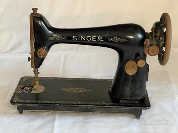 Macchina da cucire d'epoca Singer Modello 66