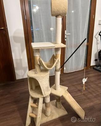 Torre tira graffi per gatti