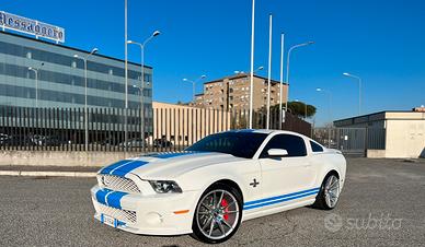 Mustang Shelby GT 500 unica leggi