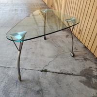 tavolo in cristallo con ruote