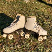 pattini a rotelle bianchi 