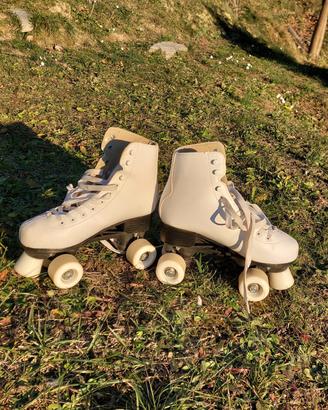 pattini a rotelle bianchi 