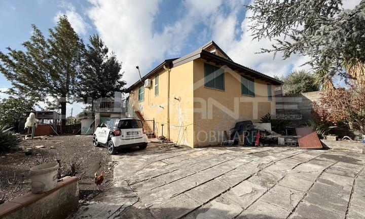 Villino singolo con terreno trecastagni centro