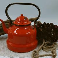 Bollitore vintage smaltato rosso acceso