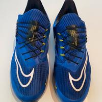Nike - scarpe running con allacciatura a strappo.