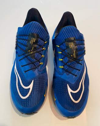 Nike - scarpe running con allacciatura a strappo.