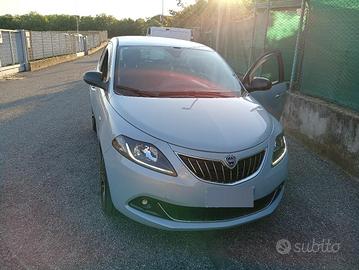 lancia Ypsilon ibrida 