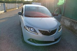 lancia Ypsilon ibrida 