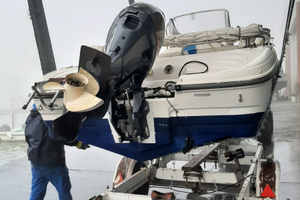 Motoscafo con motore Yamaha