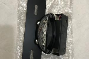 NUOVO porta targa con luce POSIZIONE e STOP.