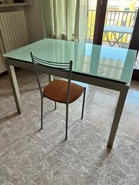Tavolo da pranzo in vetro e acciaio allungabile