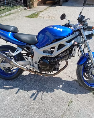 Suzuki SV 650 moto leggera ed affidabile