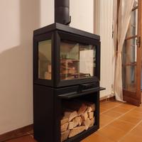 Stufa a legna marca JOTUL F520