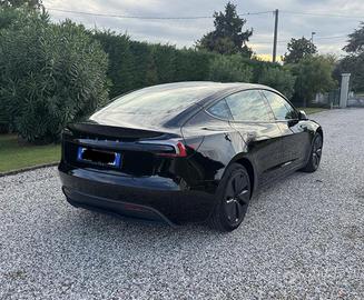 Tesla Model 3 nera