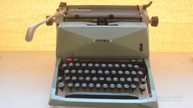 Macchina da scrivere OLIVETTI 82 DIASPRON