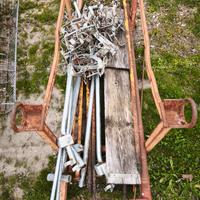 Paletti tracciamento con 2 staffe bloccaggio 