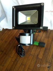 Faro led con sensore per pannello solare