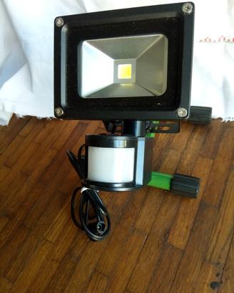 Faro led con sensore per pannello solare