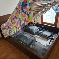 Letti, mobiletto tv e mobiletto bagno