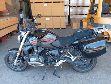 BMW r1250r triple black
