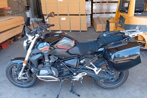BMW r1250r triple black