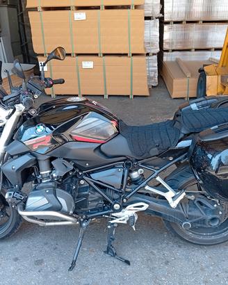 BMW r1250r triple black
