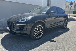 Porsche Macan -