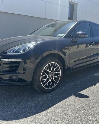 Porsche Macan -