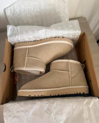 Ugg stivali UGG Classic Ultra Mini